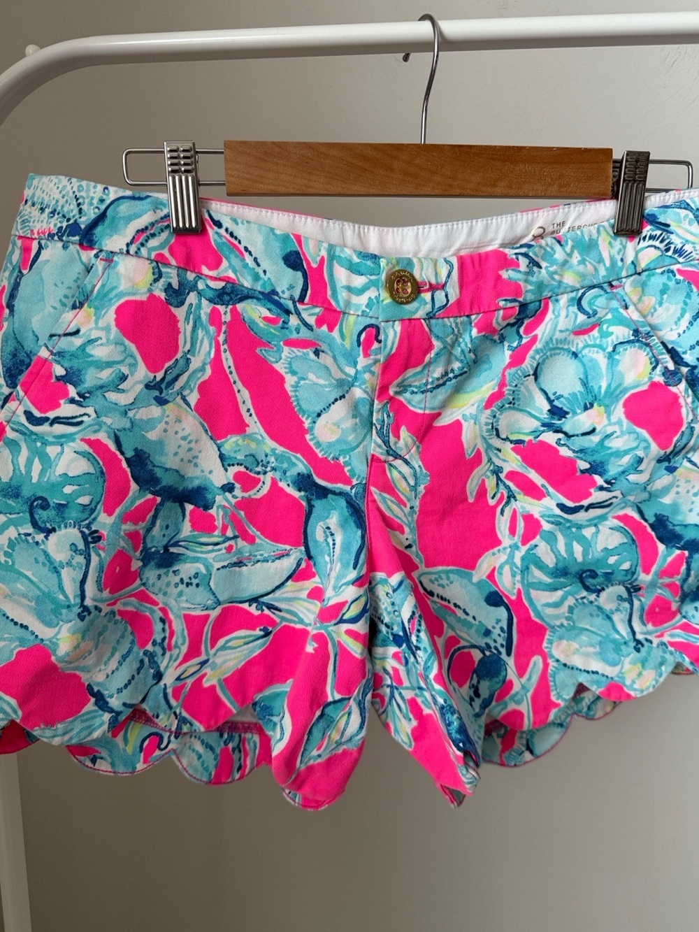 Lilly Pulitzer The Buttercup Stretch Short in Raz Berry Lobsters in Love Size 8